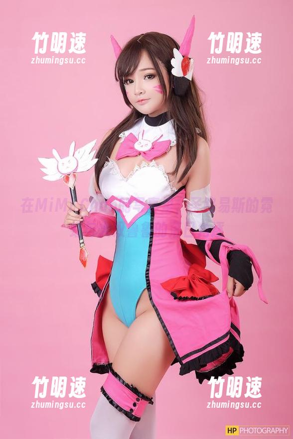 在MiMi Chan的写真里，圣路易斯的霓虹与火奴鲁鲁的落日角逐